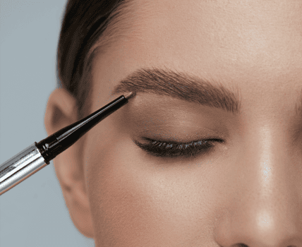 Cómo Maquillar Cejas Pobladas: Guía Completa para Definir y Resaltar tu Mirada