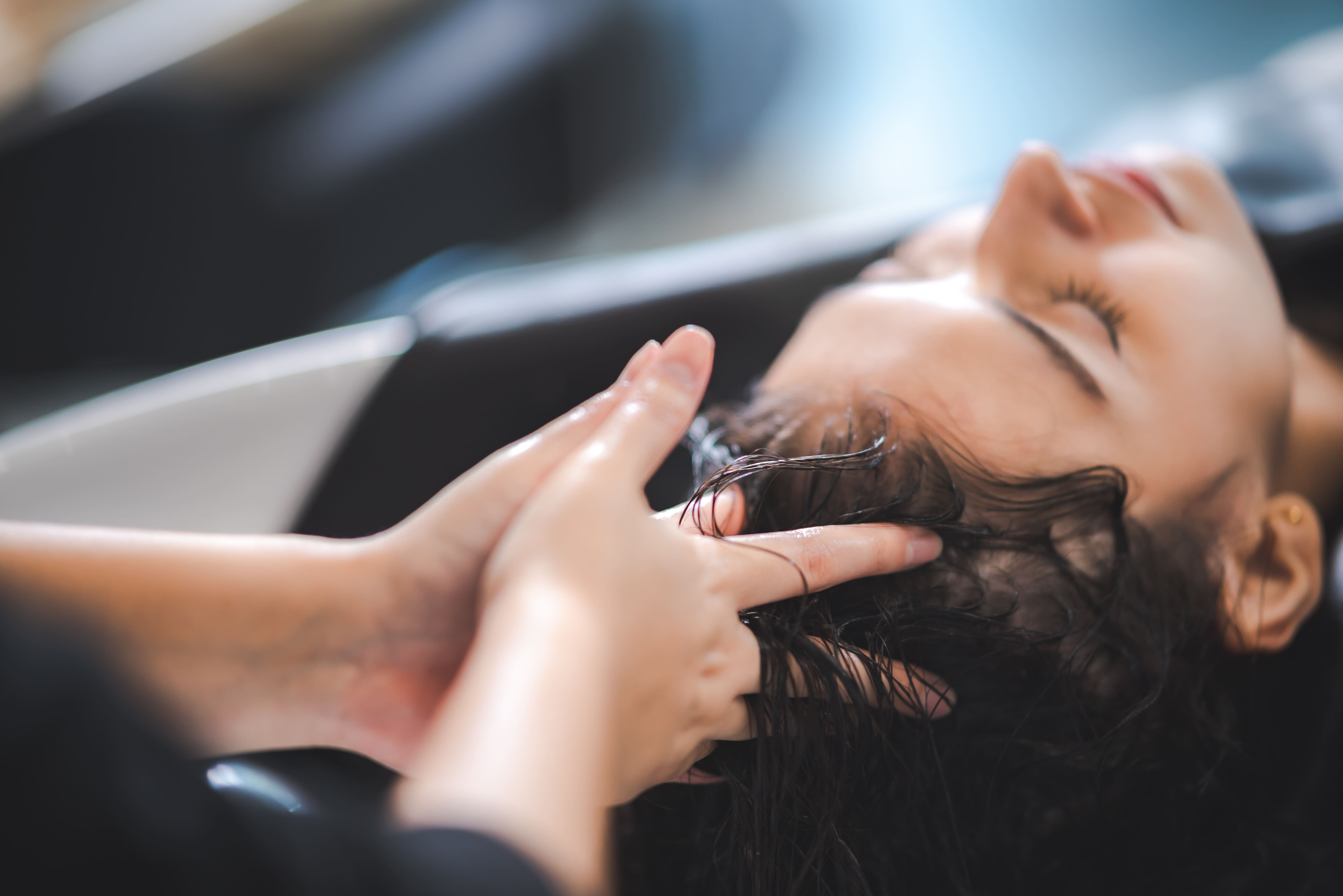 Masaje Capilar Profesional - Beneficios, Técnicas y Productos Recomendados