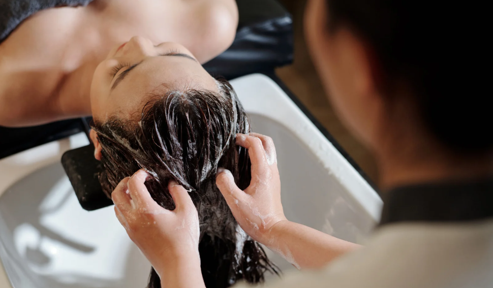 Qué es el plex para el cabello y por qué no puede faltar en tu rutina de coloración o decoloración